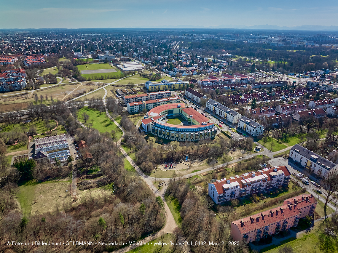 21.03.2023 - Luftbilder von der Baustelle Maikäfersiedlung in Berg am Laim